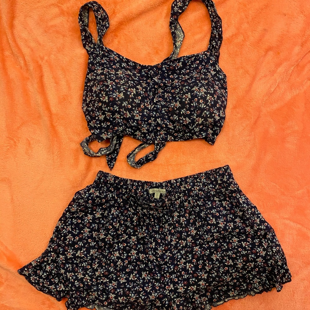 Floral two-pie set